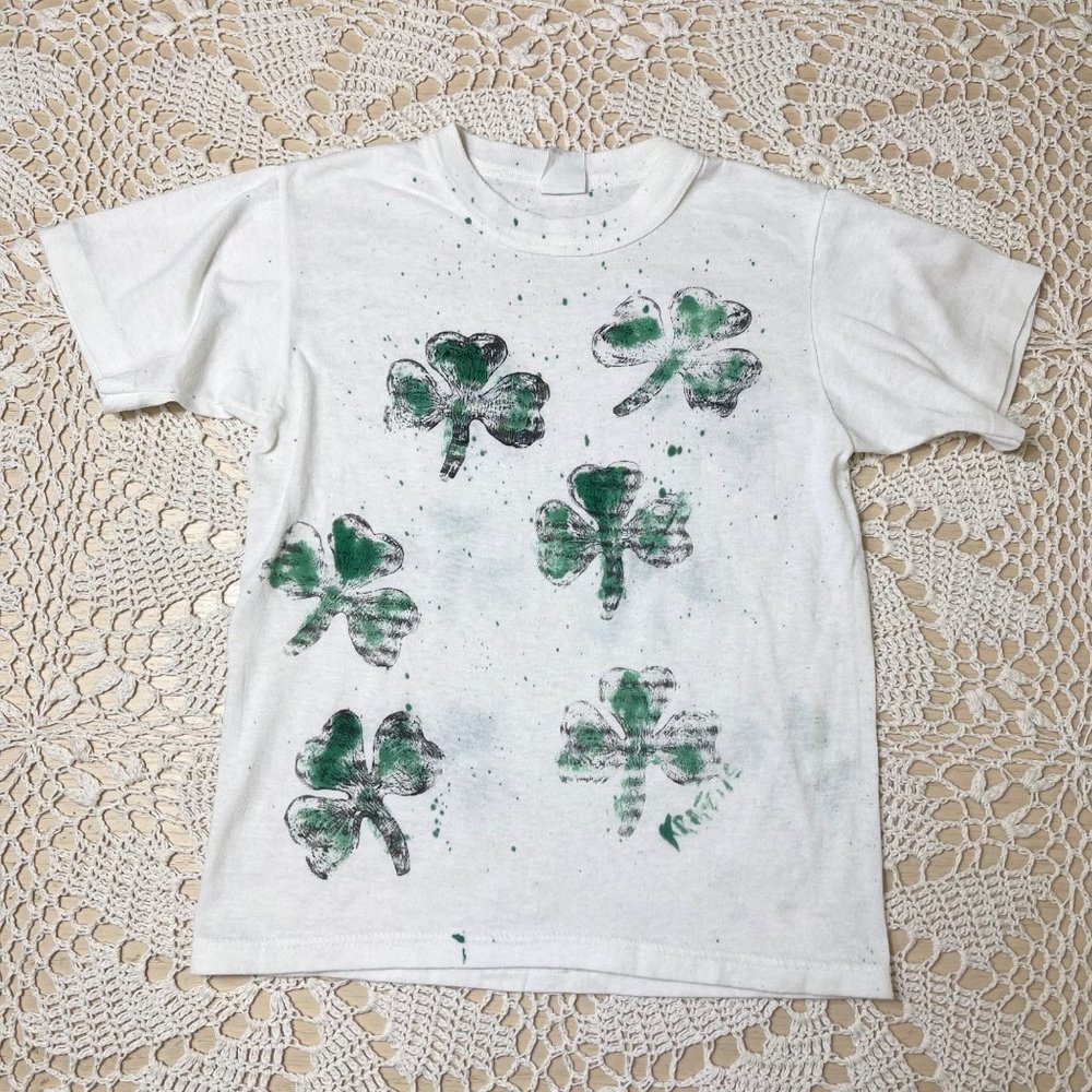 Vintage 1990s Kids 8-10 Green Irish Clovers Single Stitch Short Sleeve Tee Shirt